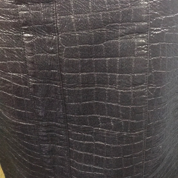 Faux leather alligator print/texture skirt - Picture 2 of 5